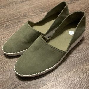 Dressbarn olive shoes